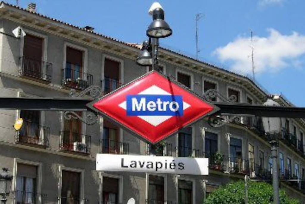 En El Corazon De Madrid, Museos Apartamento Exterior foto