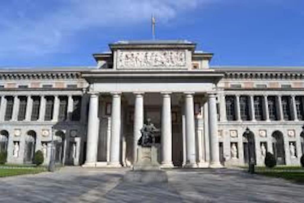 En El Corazon De Madrid, Museos Apartamento Exterior foto